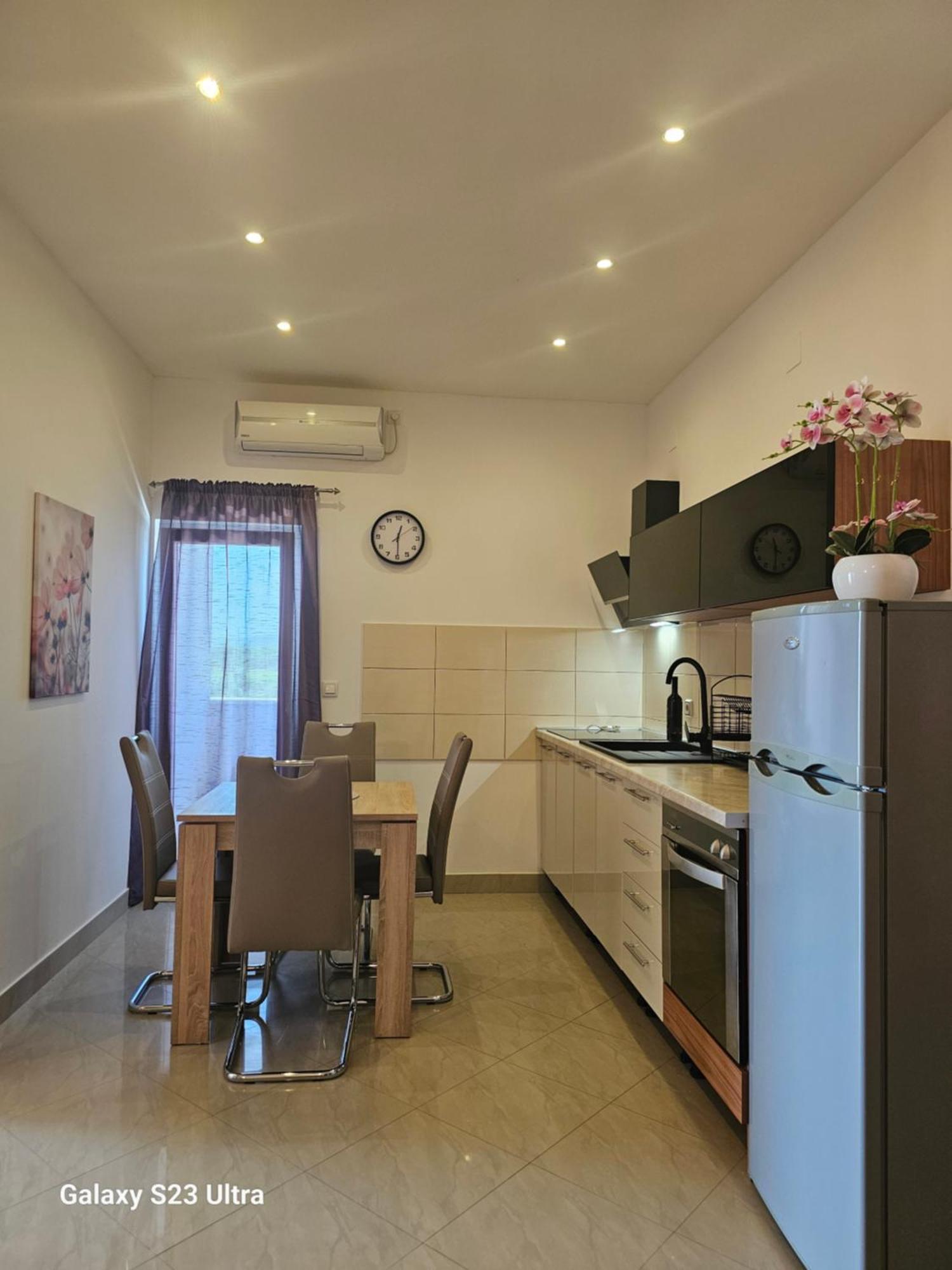 Apartmani Dianna Каштела Экстерьер фото