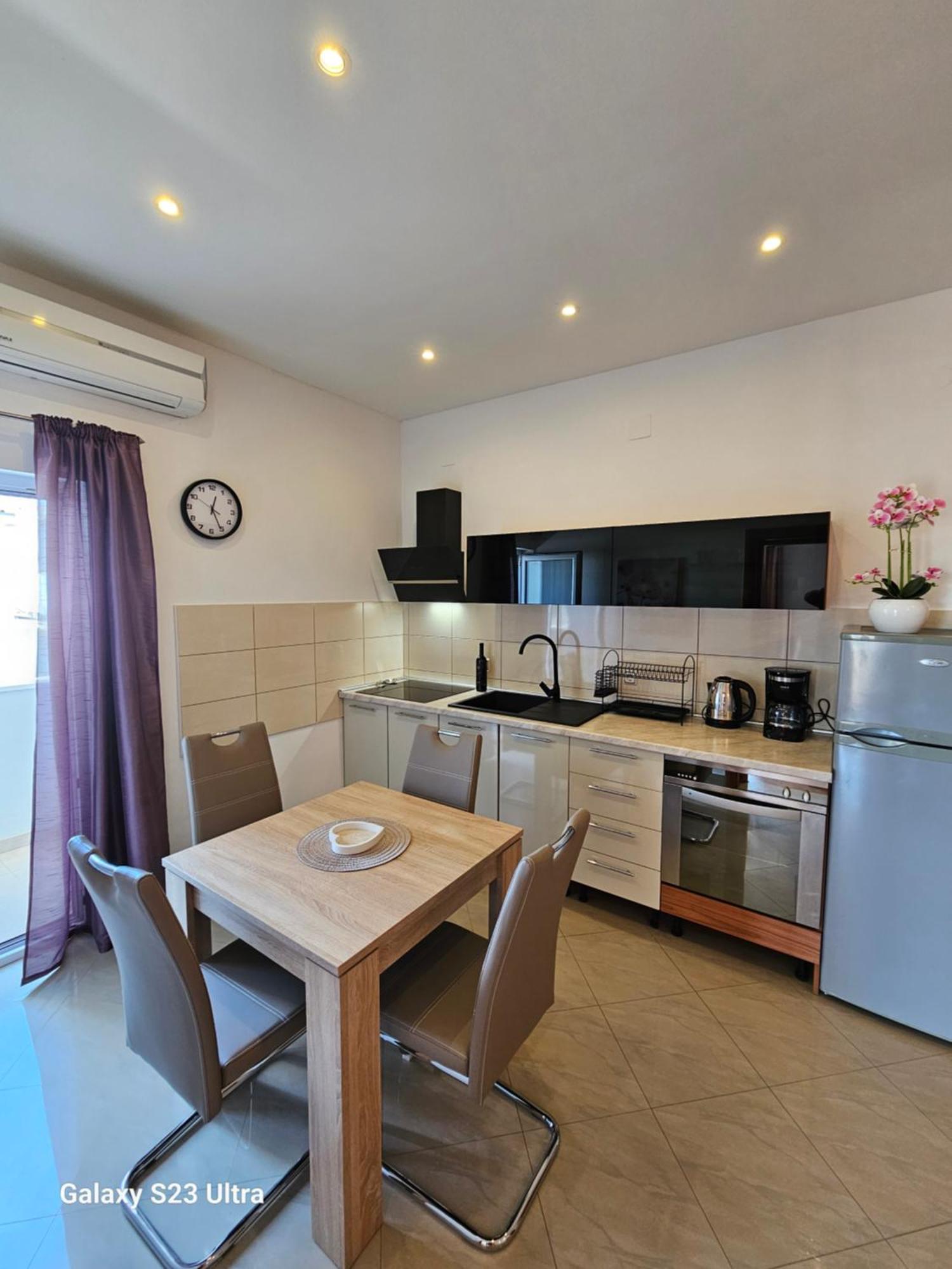 Apartmani Dianna Каштела Экстерьер фото