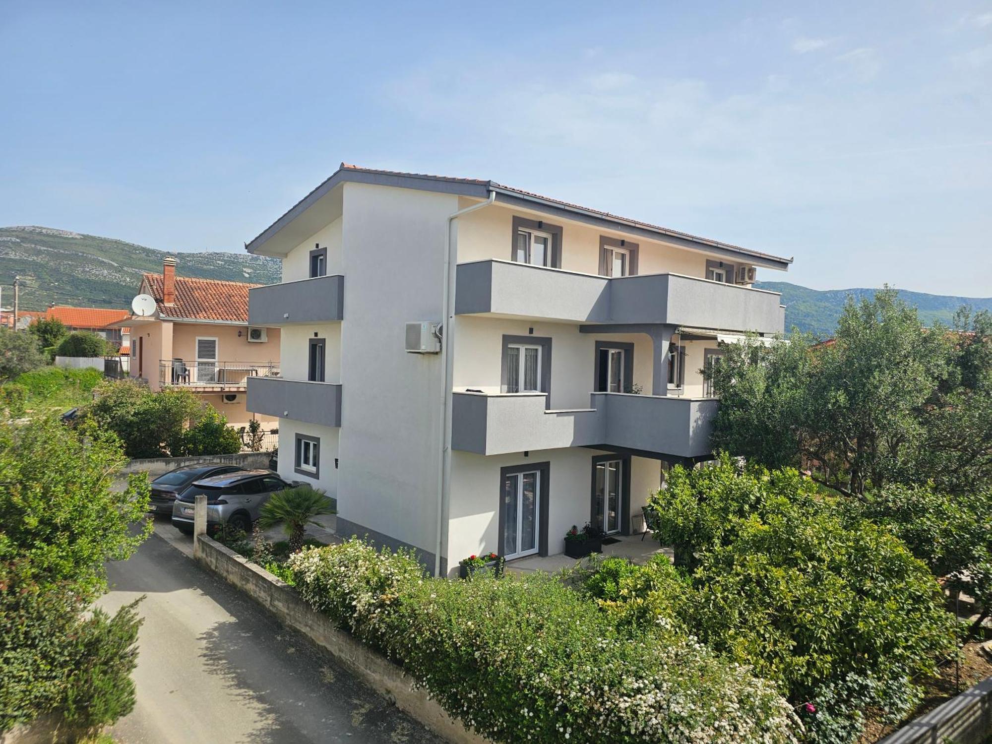Apartmani Dianna Каштела Экстерьер фото